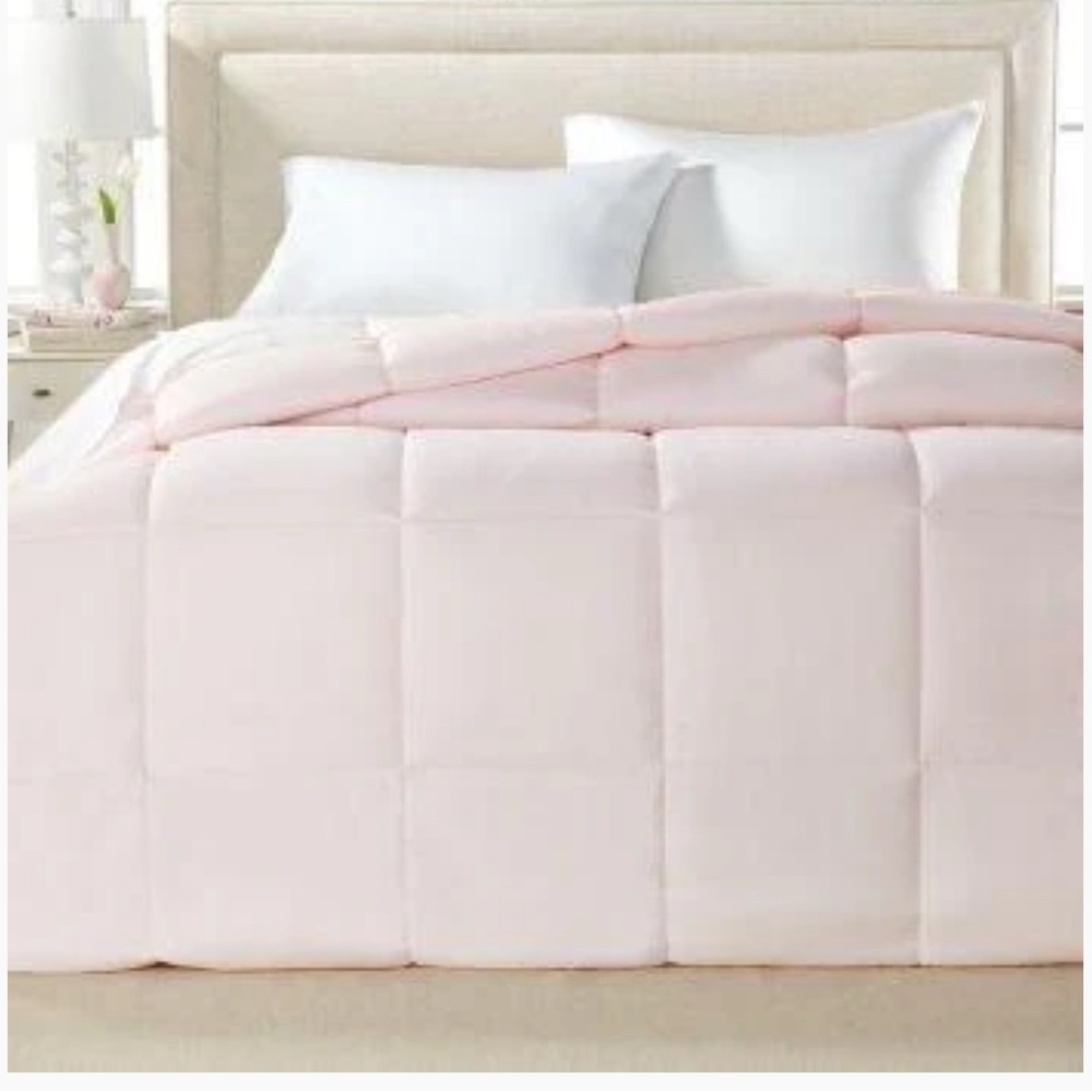 🆕 Royal Luxe King Size Microfiber Down Alternative Comforter 🌸 Light Pink –🌸NWT